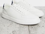 Trainers With Contrast Heel Tab