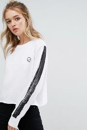 long sleeve top with skull logo