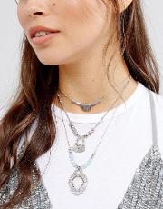 layering chokers & pendant necklace