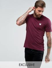 muscle t shirt in burgundy with chest logo