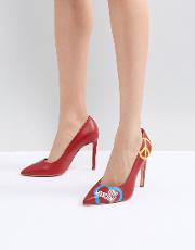 high heeled court shoe